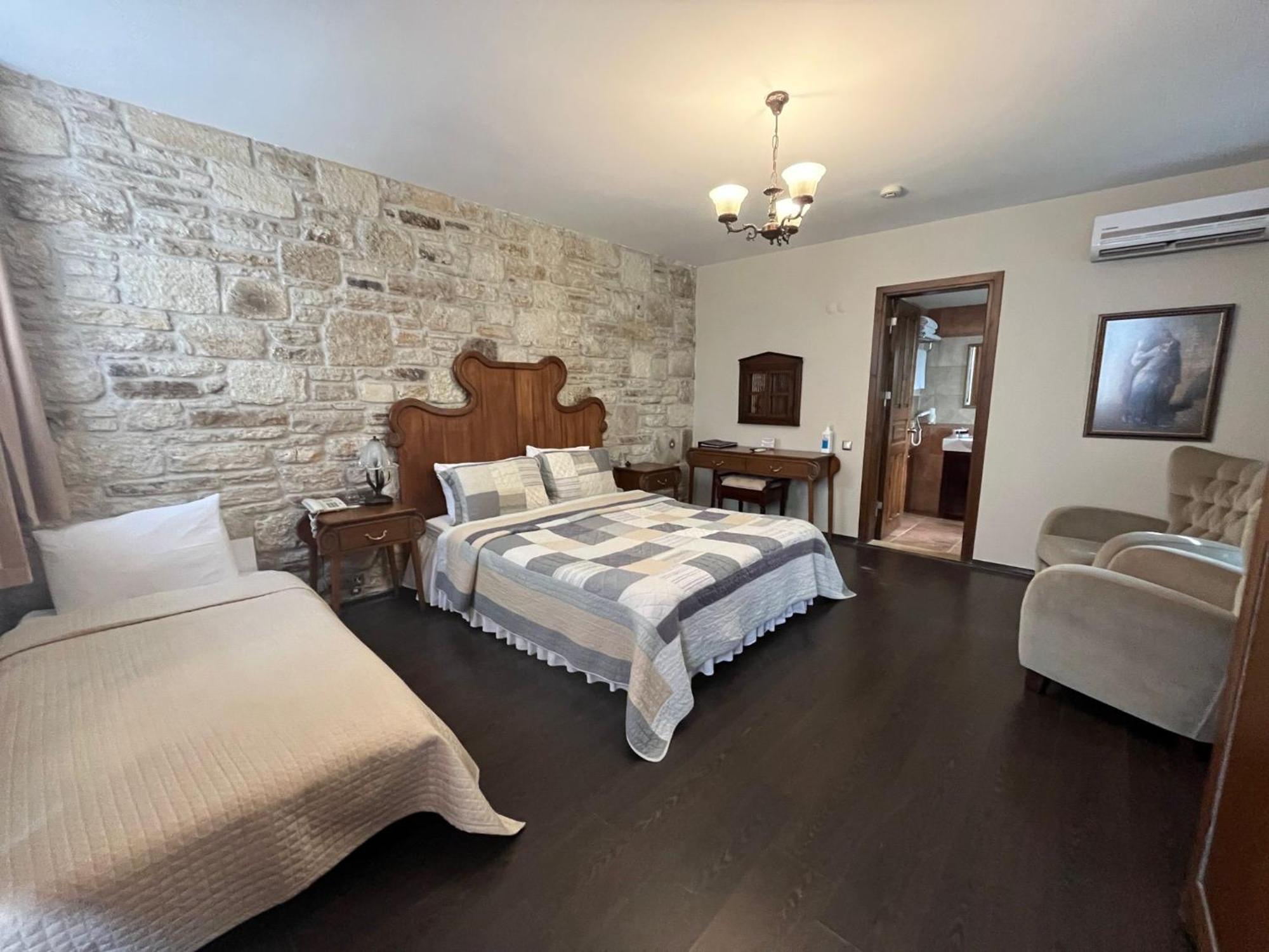 Griffon Hotel Yenifoca Exterior photo