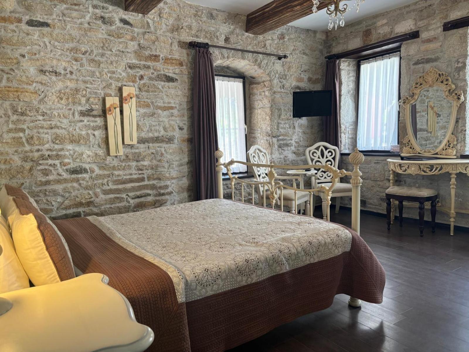 Griffon Hotel Yenifoca Exterior photo