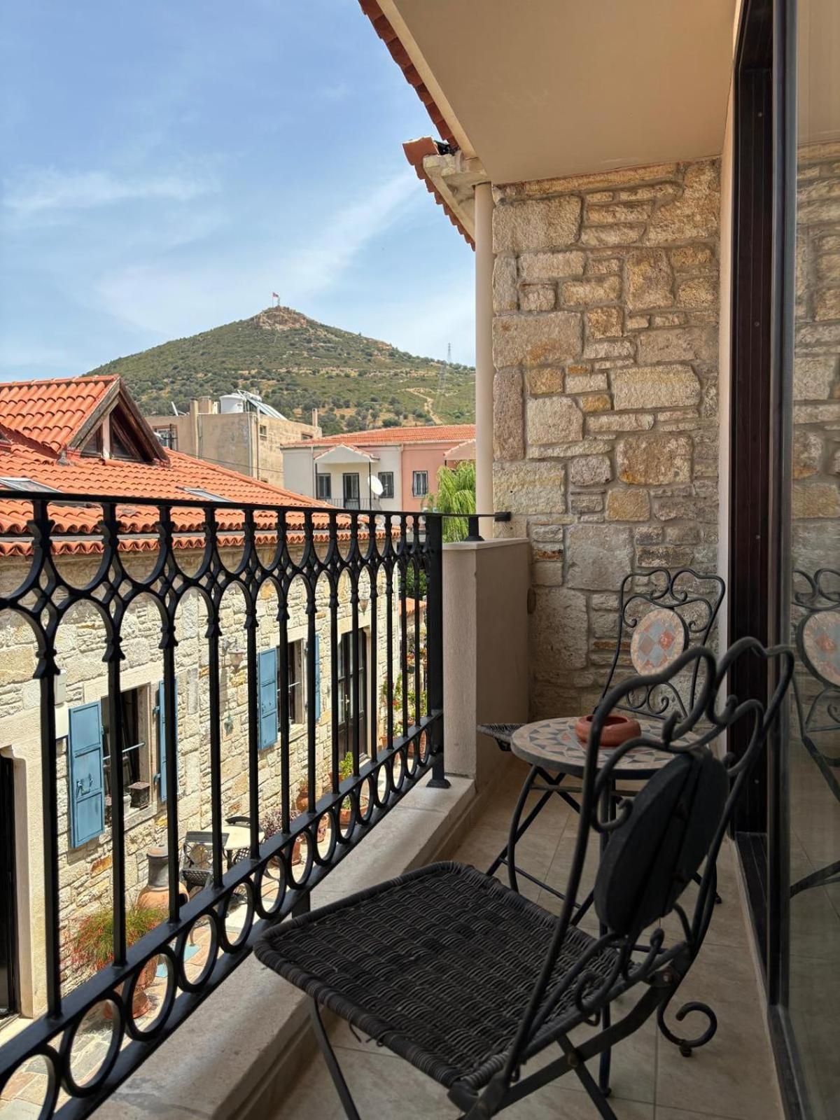 Griffon Hotel Yenifoca Exterior photo