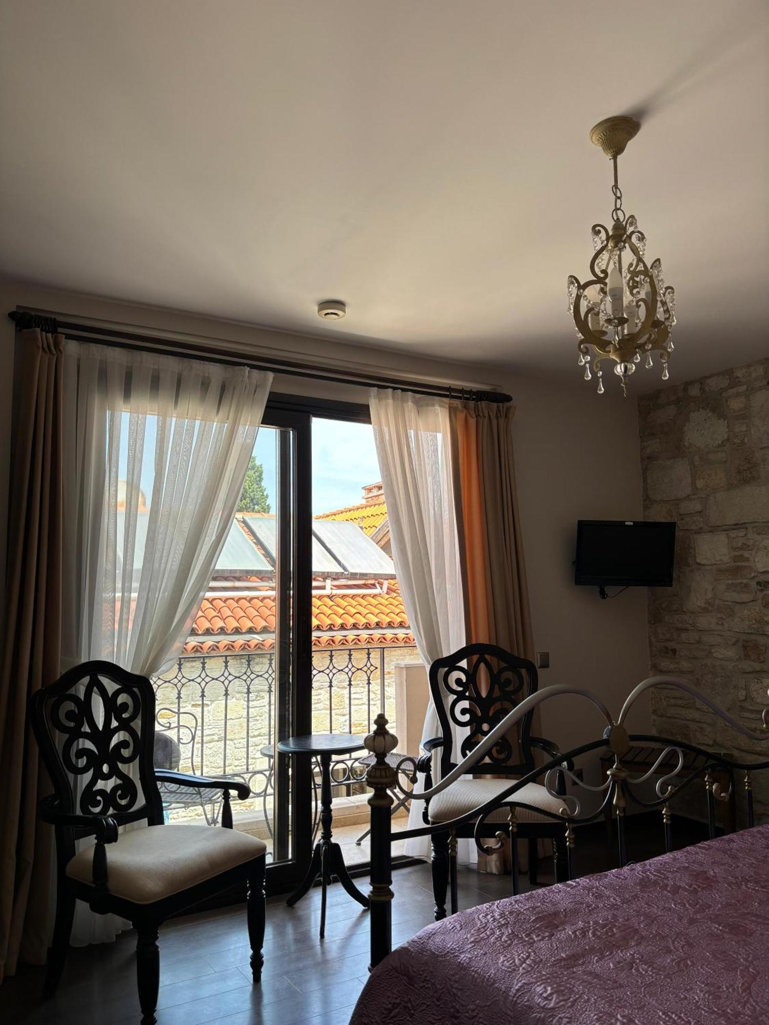 Griffon Hotel Yenifoca Exterior photo