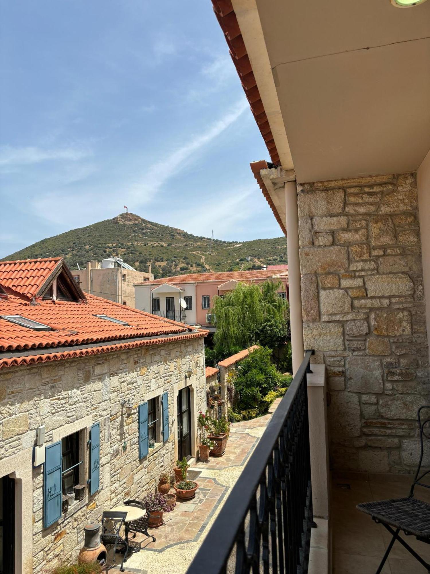 Griffon Hotel Yenifoca Exterior photo